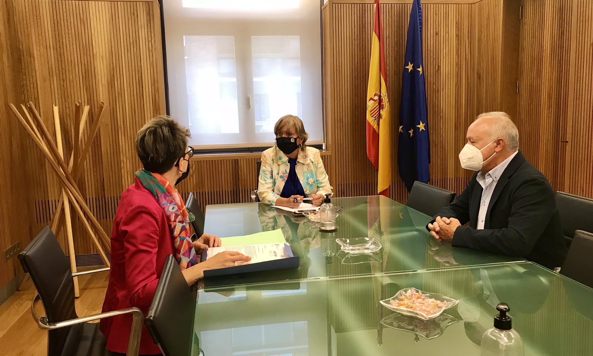La presidenta de la CHD se reúne con la alcaldesa de Nava del Rey