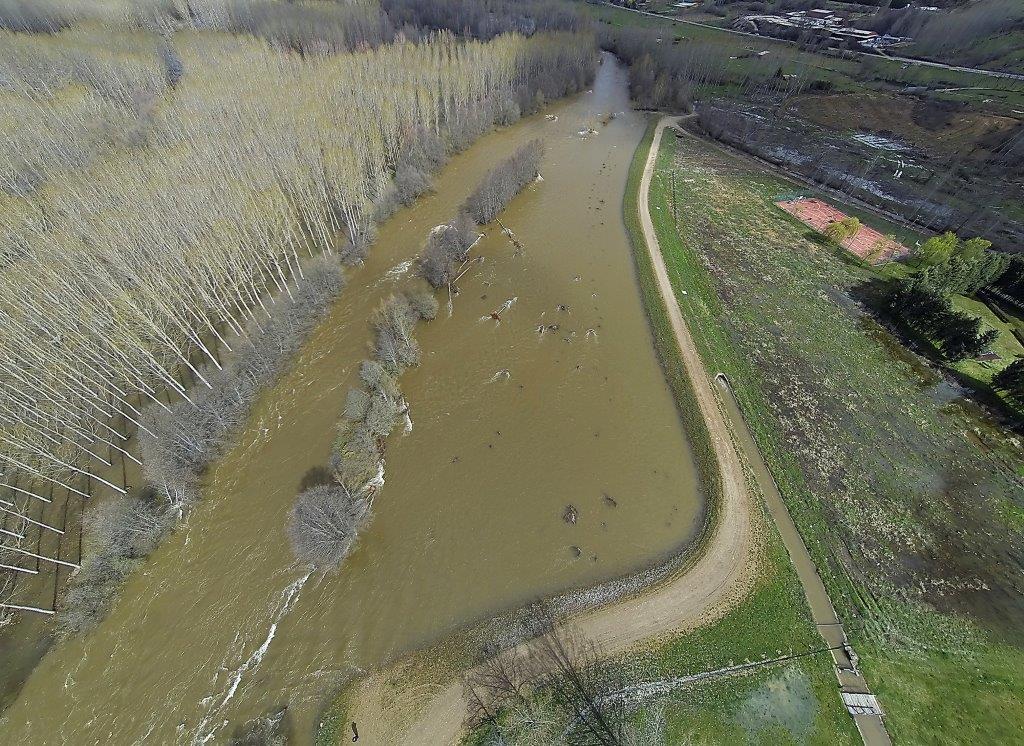 La CHD analiza con los alcaldes ribereños del Órbigo medidas de actuación ante el riesgo de inundación