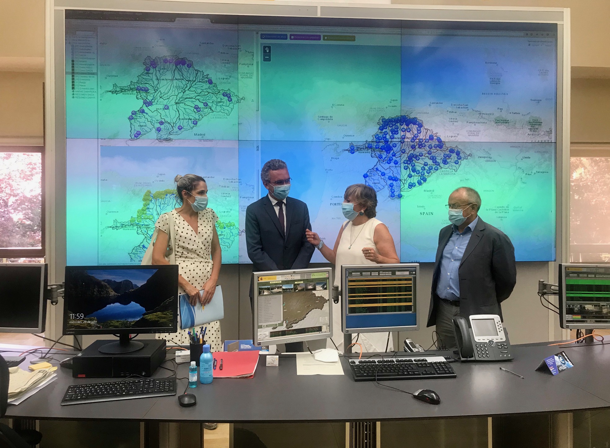 El delegado del Gobierno y la presidenta de la CHD visitan la sede del SAIH Duero, cuyo mantenimiento y explotación se ha licitado por un importe de 20M€
