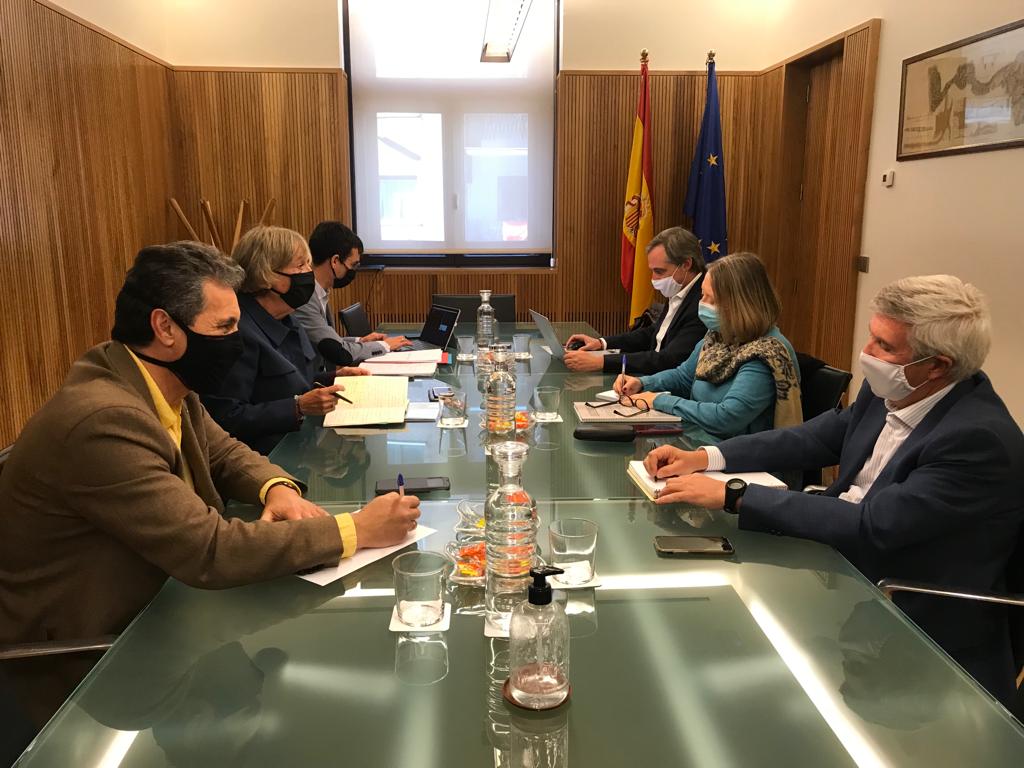 La directora general de ACUAES y la presidenta de la CHD se reúnen para abordar la situación de actuaciones encomendadas a la Sociedad Estatal en la cuenca del Duero La directora general de ACUAES y la presidenta de la CHD se reúnen para abordar la situación de actuaciones encomendadas a la Sociedad Estatal en la cuenca del Duero