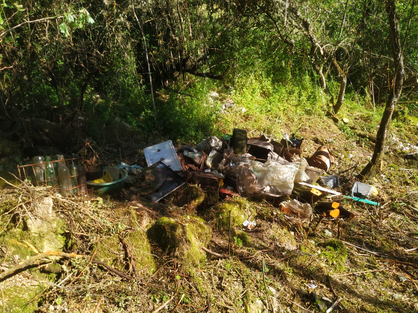 La CHD retira cerca de 100 toneladas de residuos en el entorno de ríos de la cuenca durante los últimos dos años