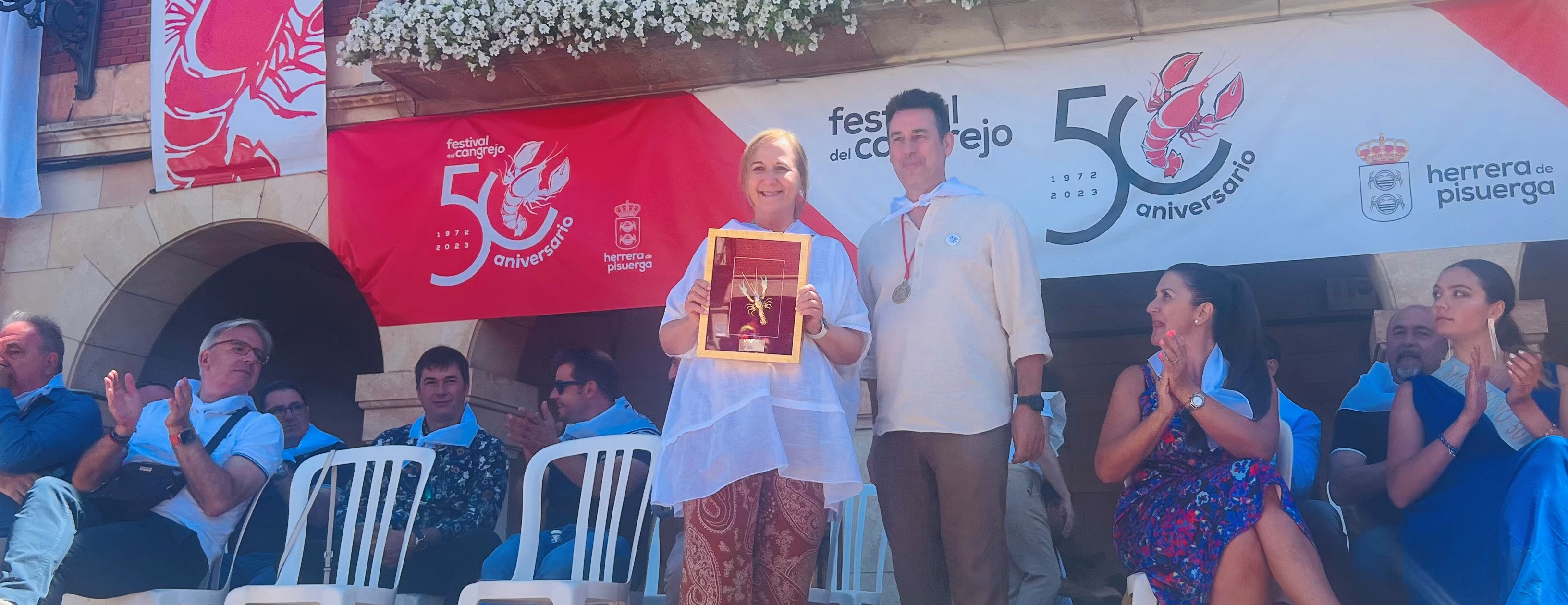 La presidenta de la CHD recibe en Herrera de Pisuerga (Palencia) el Cangrejo de Oro La presidenta de la CHD recibe en Herrera de Pisuerga (Palencia) el Cangrejo de Oro