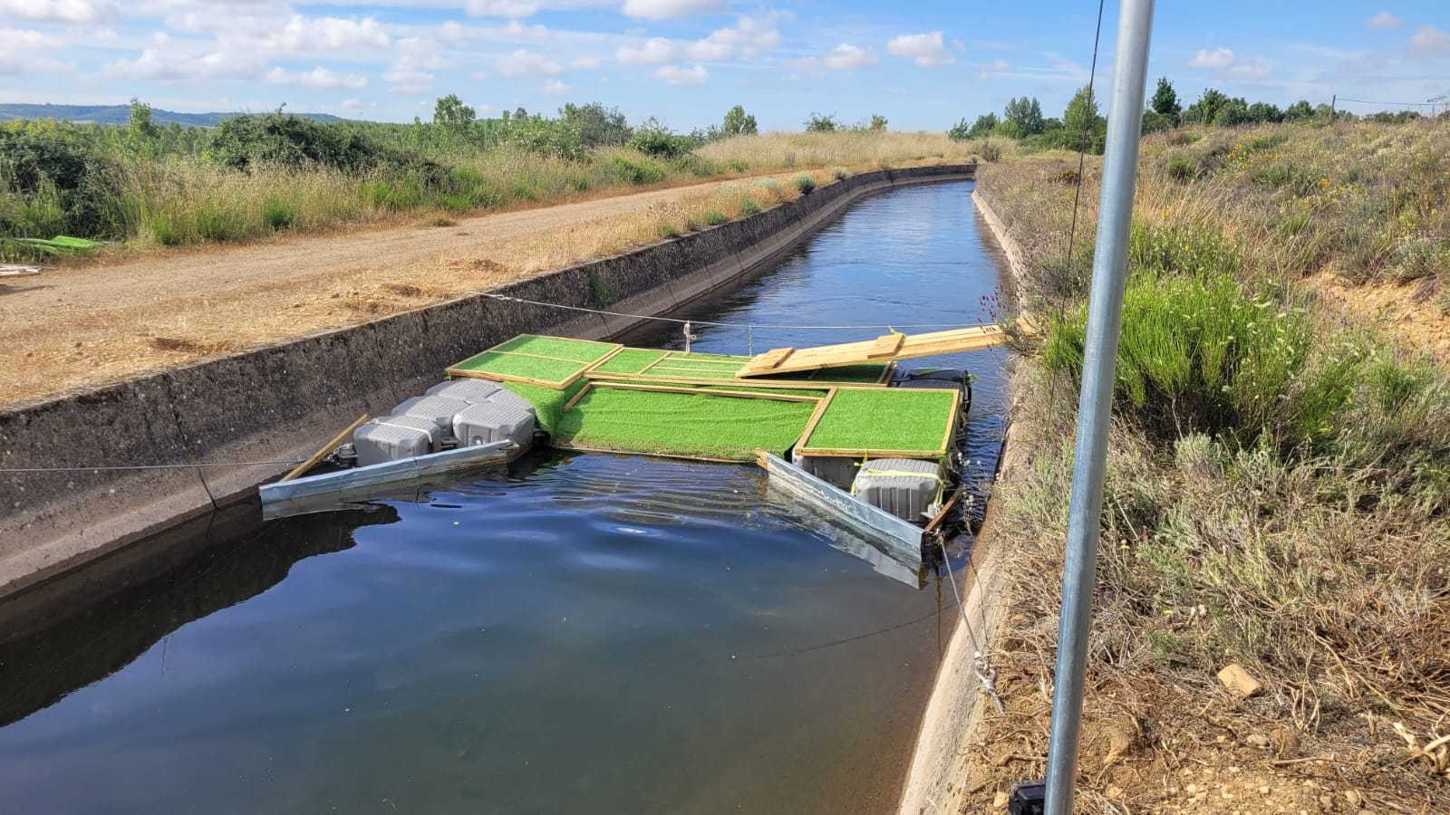 La CHD instala dos nuevos dispositivos móviles en el Canal de Arriola (León) para facilitar la salida de la fauna silvestre