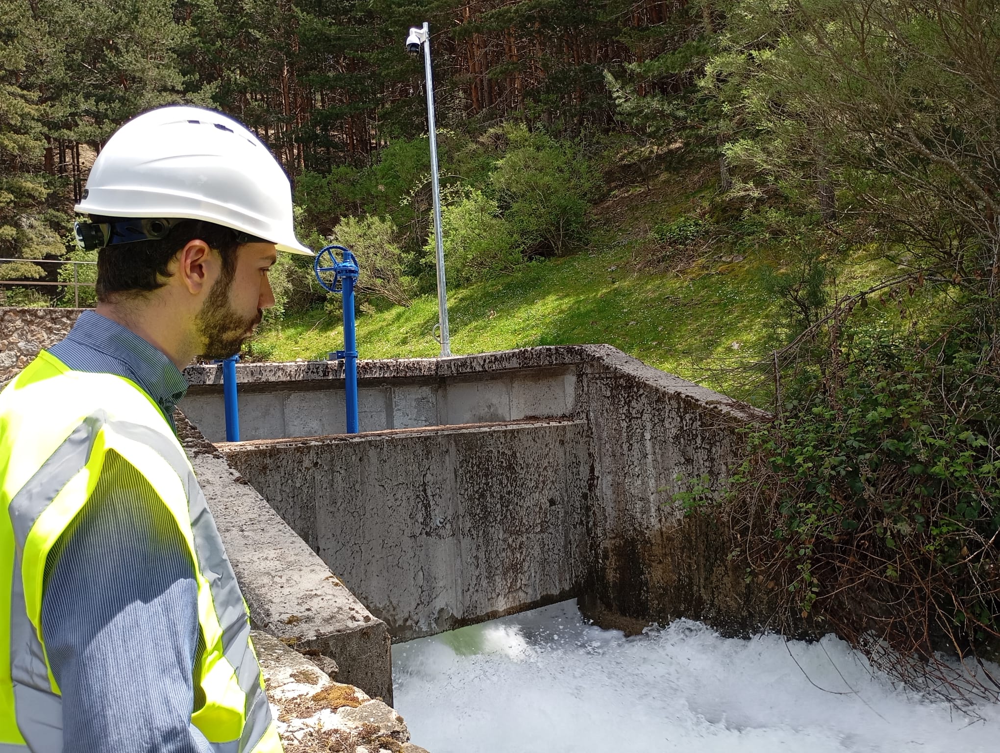 Iniciado el primer escalón del vaciado del embalse de El Tejo (El Espinar) Iniciado el primer escalón del vaciado del embalse de El Tejo (El Espinar)
