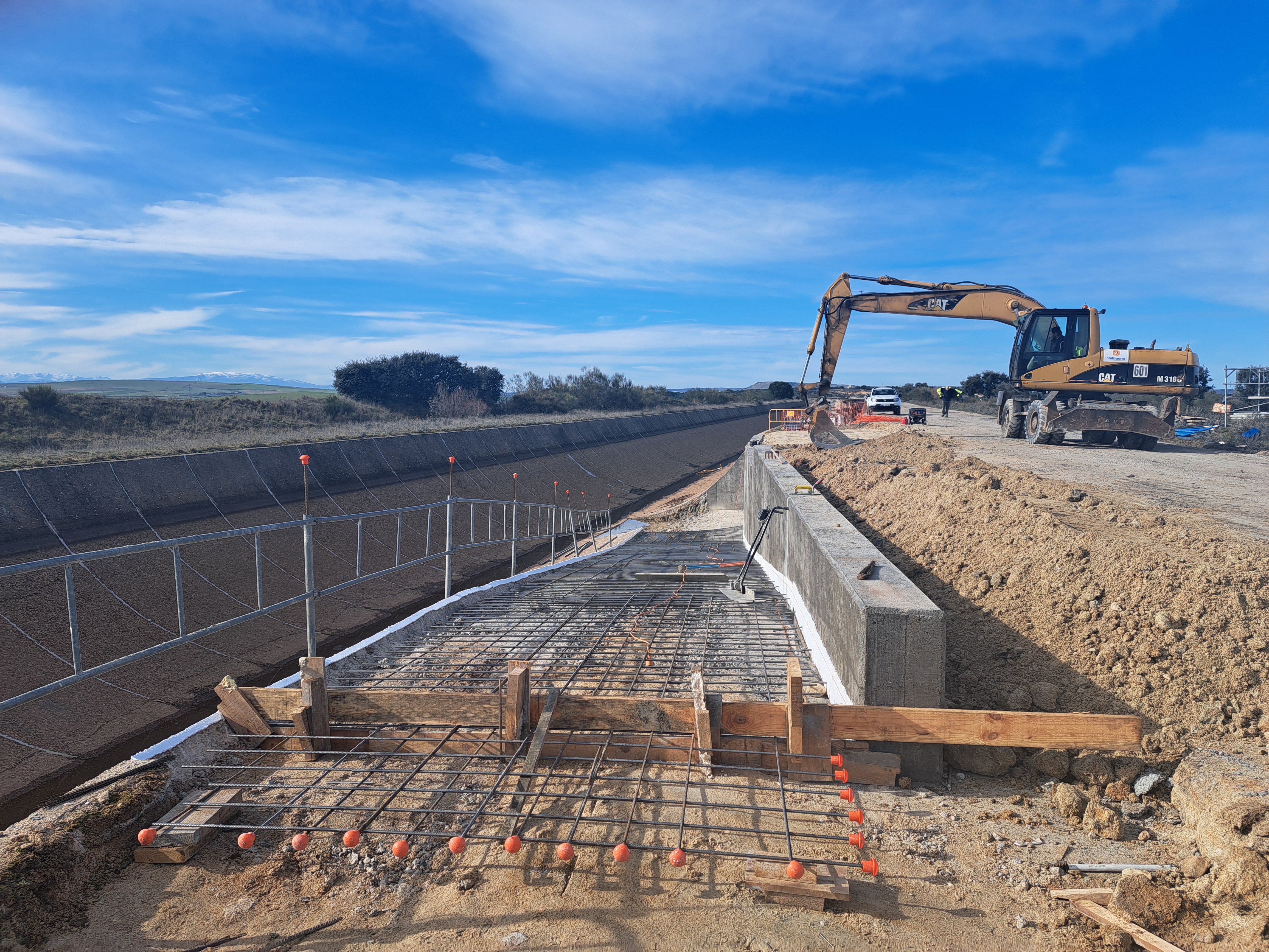 La CHD finaliza la primera fase de las obras de mantenimiento y conservación del canal de Villoria-La Armuña cuya inversión total asciende a 5,5M€ La CHD finaliza la primera fase de las obras de mantenimiento y conservación del canal de Villoria-La Armuña cuya inversión total asciende a 5,5M€