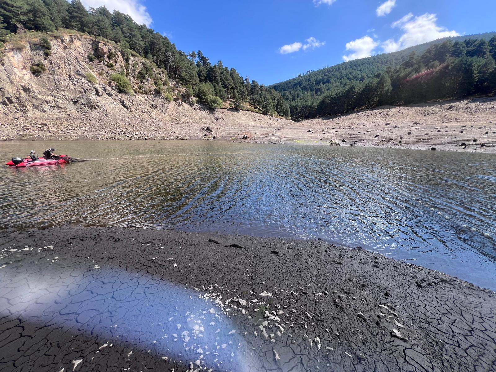 Concluye la última fase del vaciado de la presa de El Tejo (El Espinar) Concluye la última fase del vaciado de la presa de El Tejo (El Espinar)