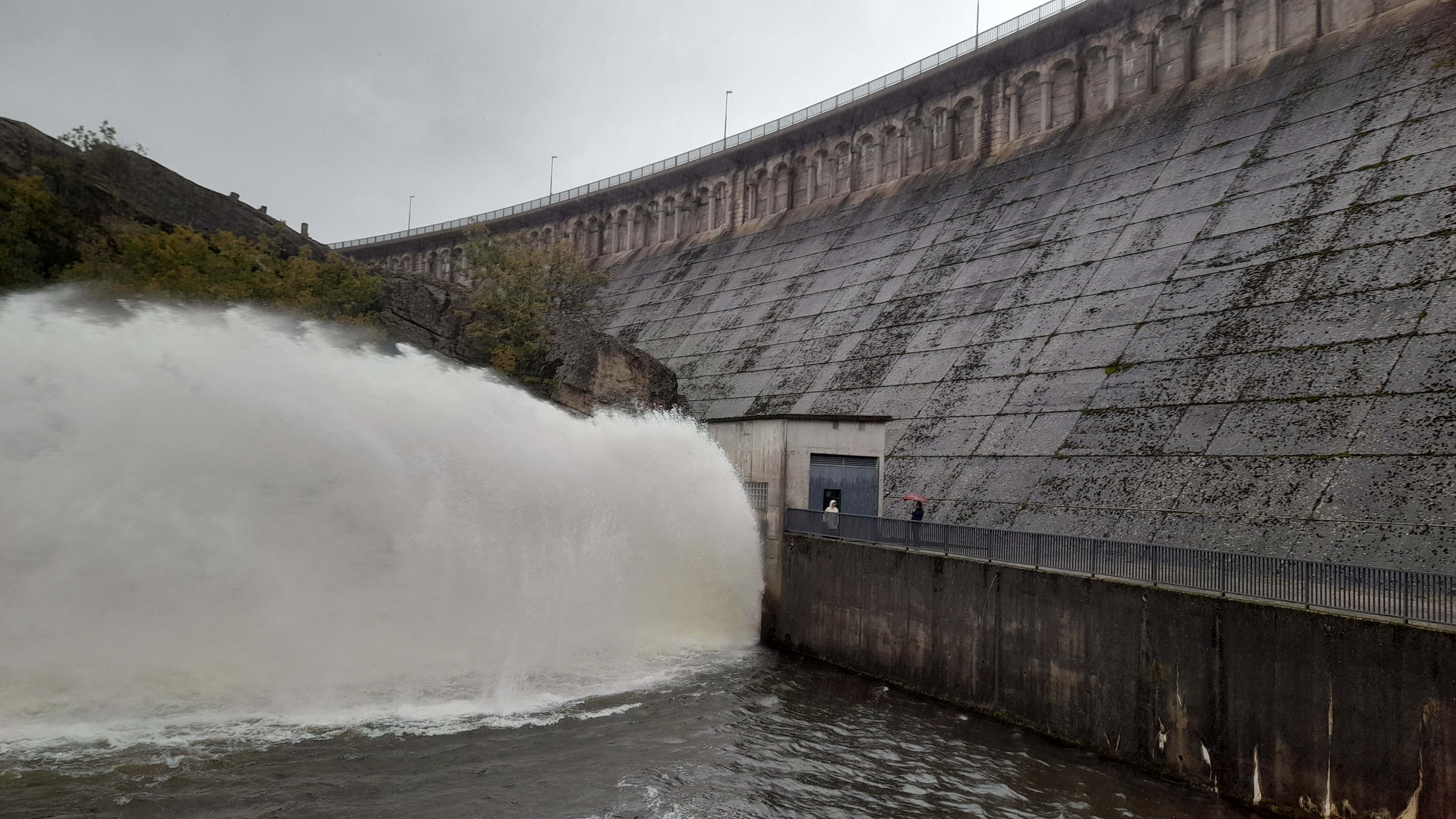 Lafuente explica la gestión de Cuerda del Pozo y destaca una reducción de más del 50% en el pico de crecida
