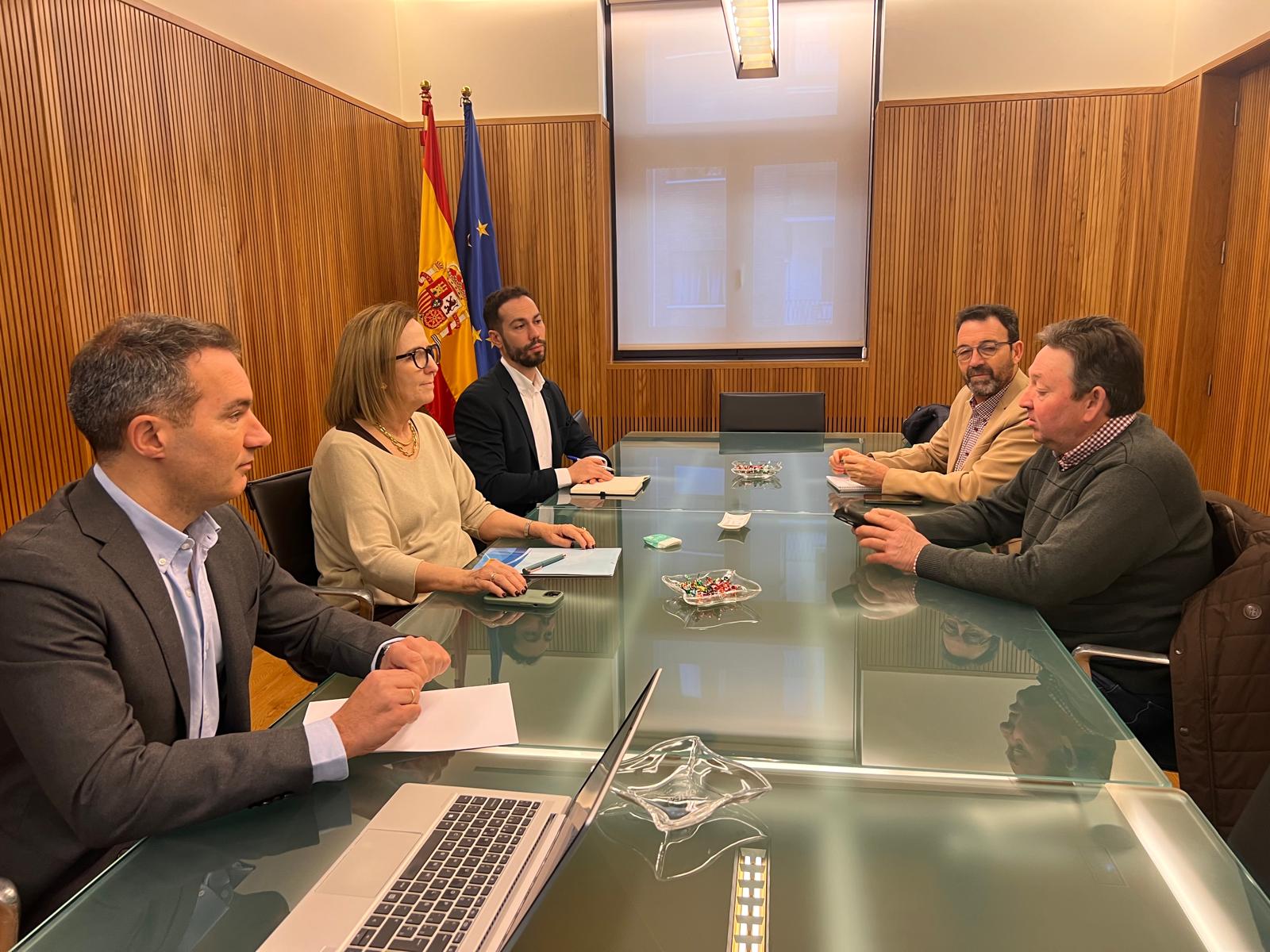 La presidenta de la CHD se reúne con los alcaldes de Cabezuela y Veganzones para avanzar en el proyecto sobre el río Cega