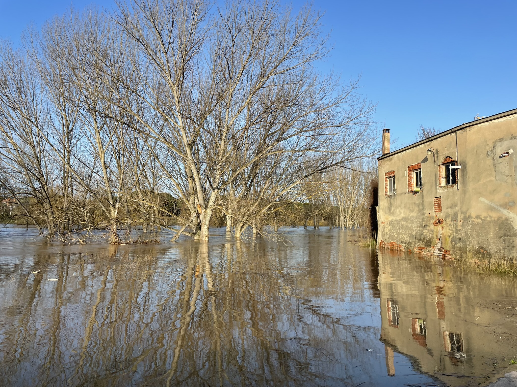 La CHD organiza la exposición itinerante “Vivir en una Zona Inundable”, vinculada con el medio rural