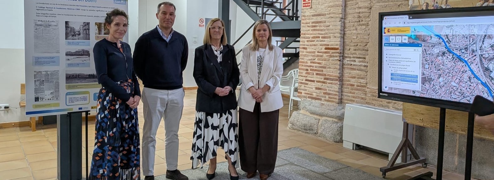 La presidenta de la CHD visita la exposición “Vivir en una zona inundable”  en Medina del Campo (Valladolid)