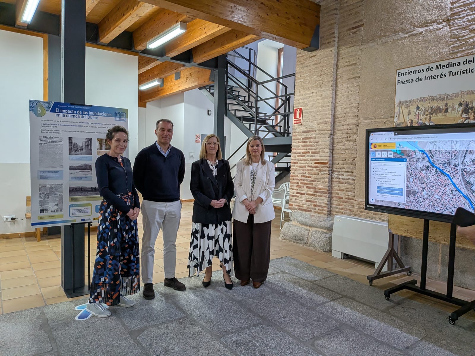 La presidenta de la CHD visita la exposición “Vivir en una zona inundable”  en Medina del Campo (Valladolid) - Imagen 1