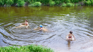 La CHD pide precaución y advierte del peligro de bañarse en zonas no autorizadas